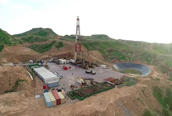 در چارچوب طرح ۲۸ مخزن مناطق نفتخیز جنوب: توسعه میدان نفتی سیاهمكان با حفاری ۴ حلقه چاه جدید آغاز شد